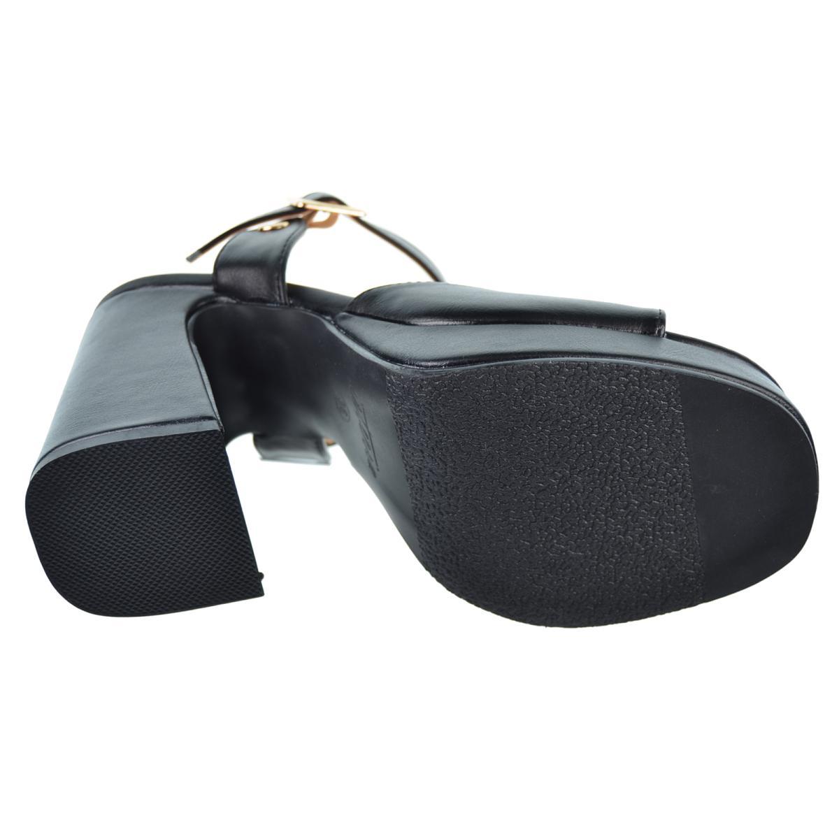 Isteria 24048  Sandalia en sintético. con cierre en hebilla regulable. Piso con plataforma forrada de 2cm. y tacón ancho de 9cm.