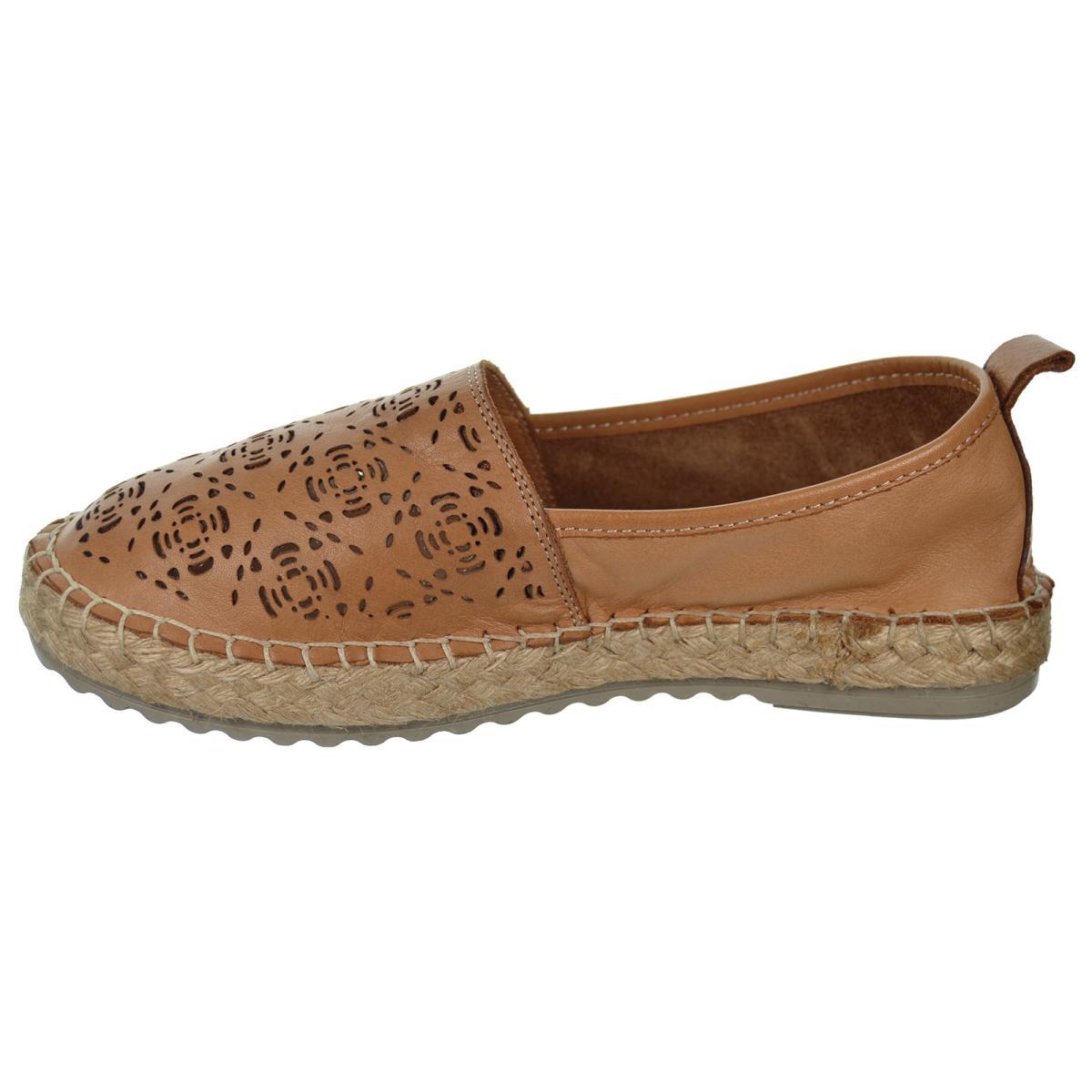 Top3 24511 Alpargata de piel. Con pala perforada. Forro textil, plantilla en piel acolchada y piso de goma