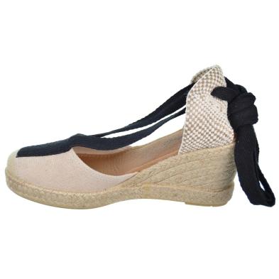 Alpargata estilo Valenciana. Plantilla acolchada. Piso cuña en yute de 7cm de altura y suela de goma antideslizante.