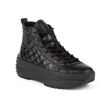 Madelein Yumas Botín Botín nylón y microfibra, forro textil y plantilla confort látex. Cierre en cordones. goma antideslizante.