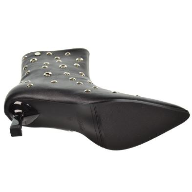 Isteria 555 Botín Acolchada con Remaches Tacón Fino Mujer